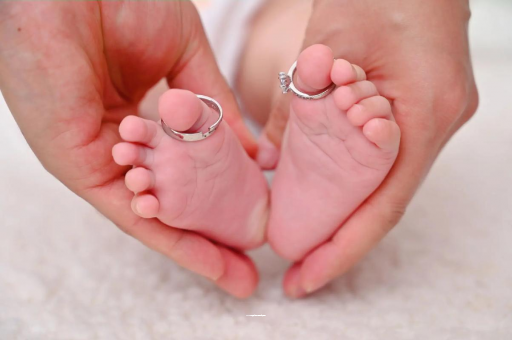 琼中满月宝宝只放屁不排便